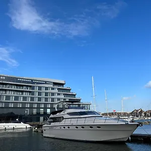 superyacht-on-5-ocean-village-marina.bournemouth-hotels.org/